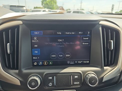 Used 2024 GMC Terrain Denali w/ Denali Premium Package AWD/4WD image 17