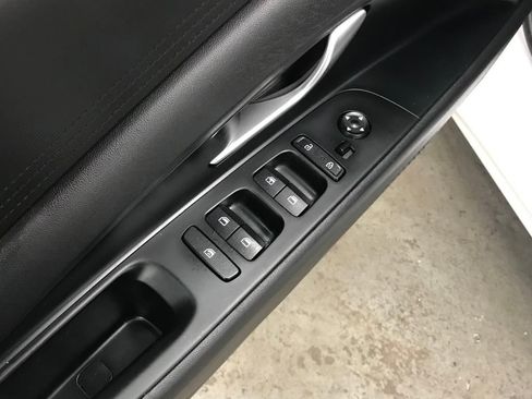 Used 2023 Hyundai Elantra SE image 11