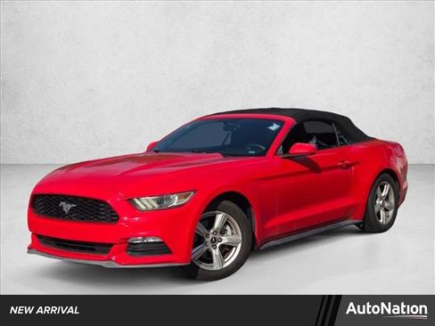 Used 2015 Ford Mustang Convertible image 1