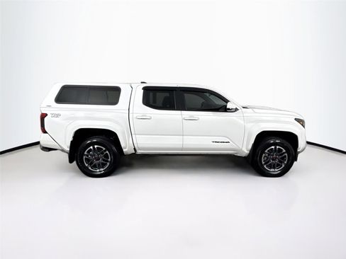 Used 2024 Toyota Tacoma TRD Sport AWD/4WD image 5