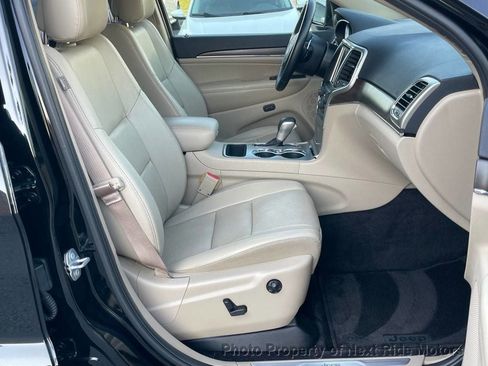 Used 2017 Jeep Grand Cherokee Limited w/ Luxury Group II image 8