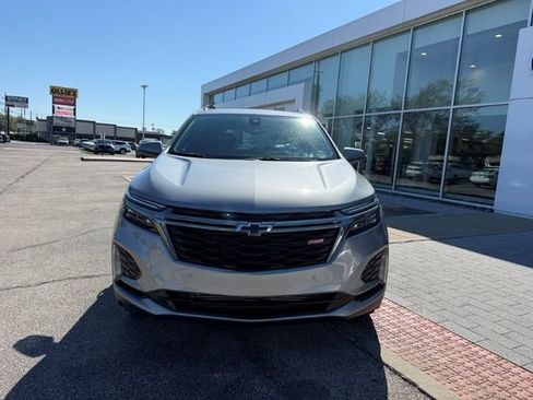 Used 2023 Chevrolet Equinox RS FWD image 2