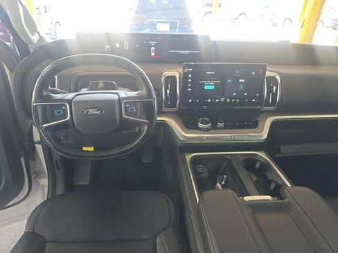 Used 2025 Ford Expedition Max Platinum AWD/4WD image 8