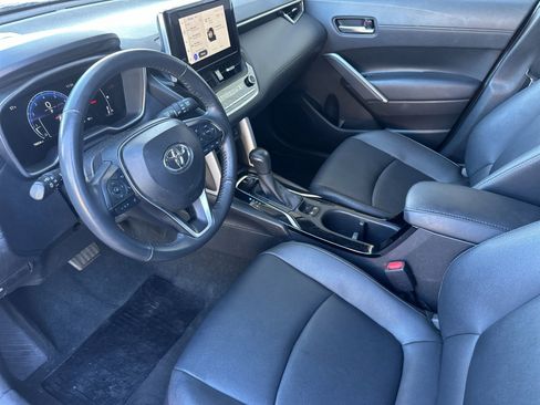 Used 2024 Toyota Corolla Cross XLE image 9