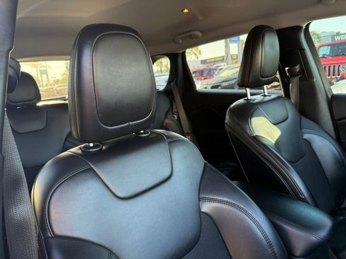 Used 2020 Jeep Cherokee Latitude Plus image 22