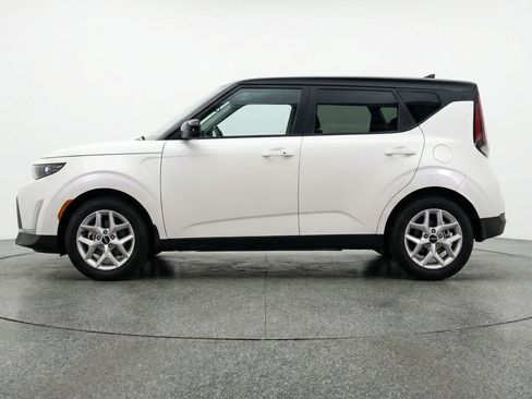 Used 2025 Kia Soul LX w/ LX Technology Package image 5