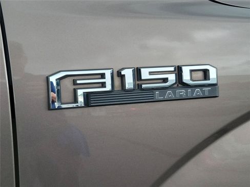 Used 2018 Ford F150 Lariat w/ Equipment Group 502A Luxury AWD/4WD image 5