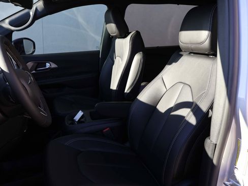 New 2026 Chrysler Voyager LX FWD image 9