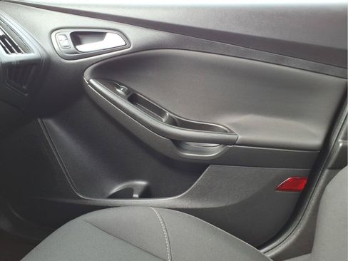 Used 2018 Ford Focus SE FWD image 27
