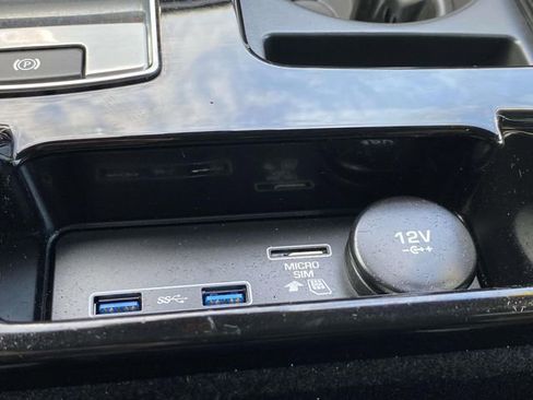 Used 2018 Land Rover Discovery HSE image 37