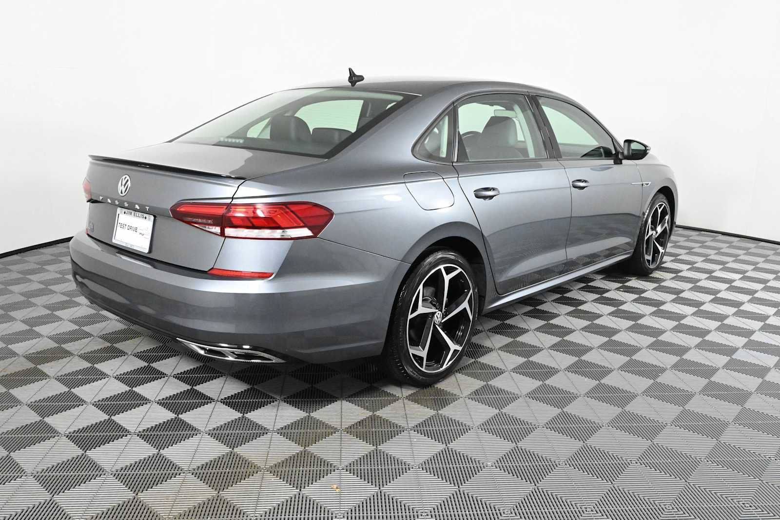 Used 2020 Volkswagen Passat 2.0T R-Line FWD image 7
