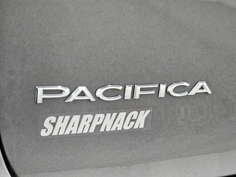 Used 2023 Chrysler Pacifica Touring-L FWD image 27