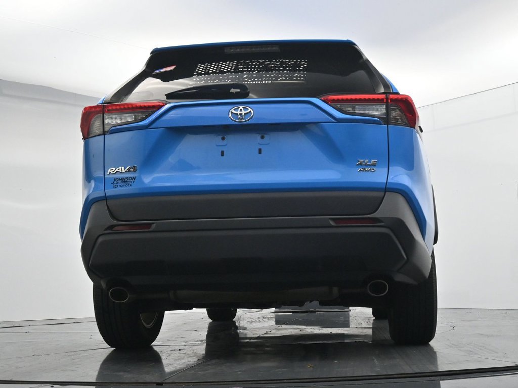Used 2021 Toyota RAV4 XLE AWD/4WD image 21