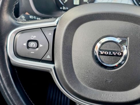 Used 2021 Volvo XC60 T5 Momentum w/ Premium Package image 38