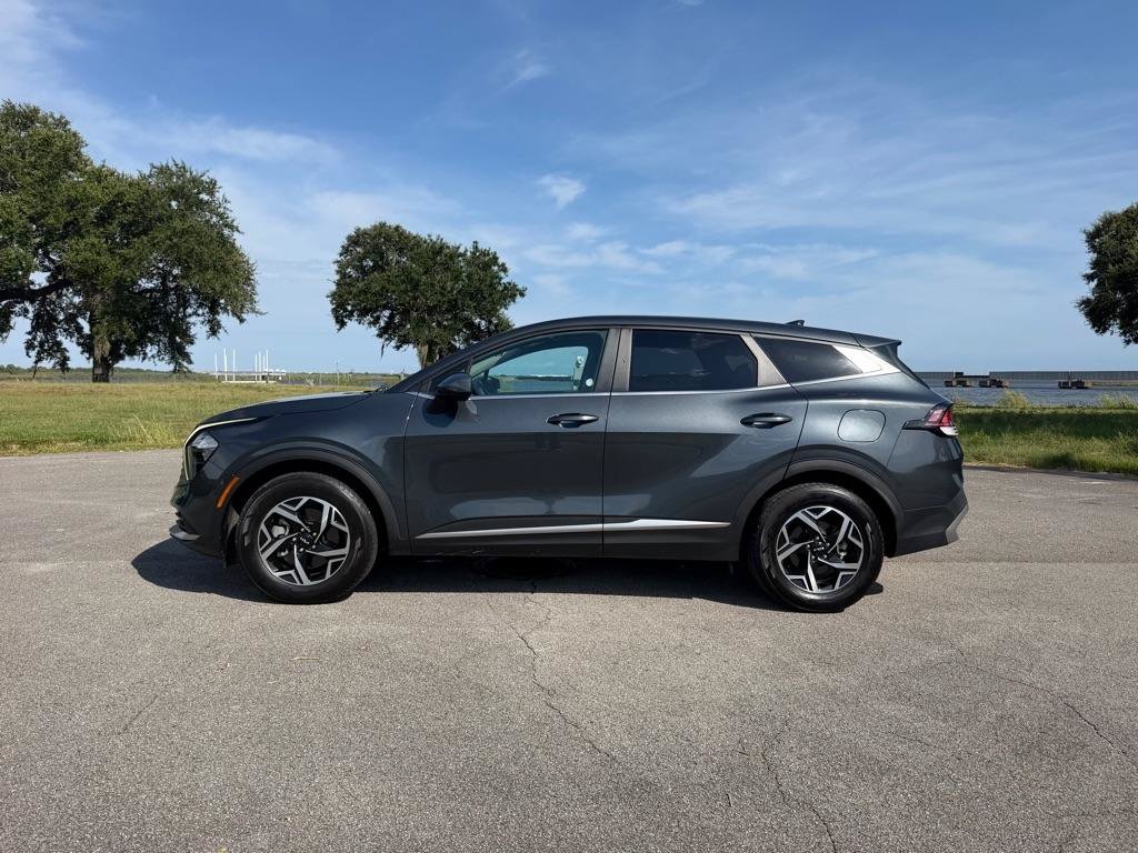 Used 2023 Kia Sportage LX FWD image 2