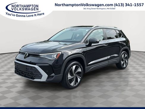 Used 2025 Volkswagen Taos SE AWD/4WD image 1