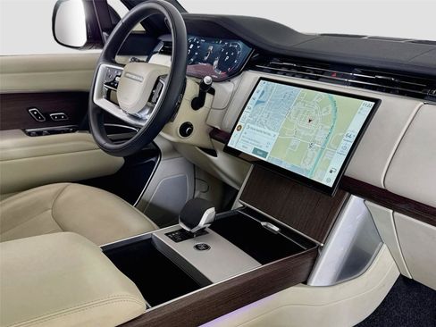 Used 2025 Land Rover Range Rover SE AWD/4WD image 34