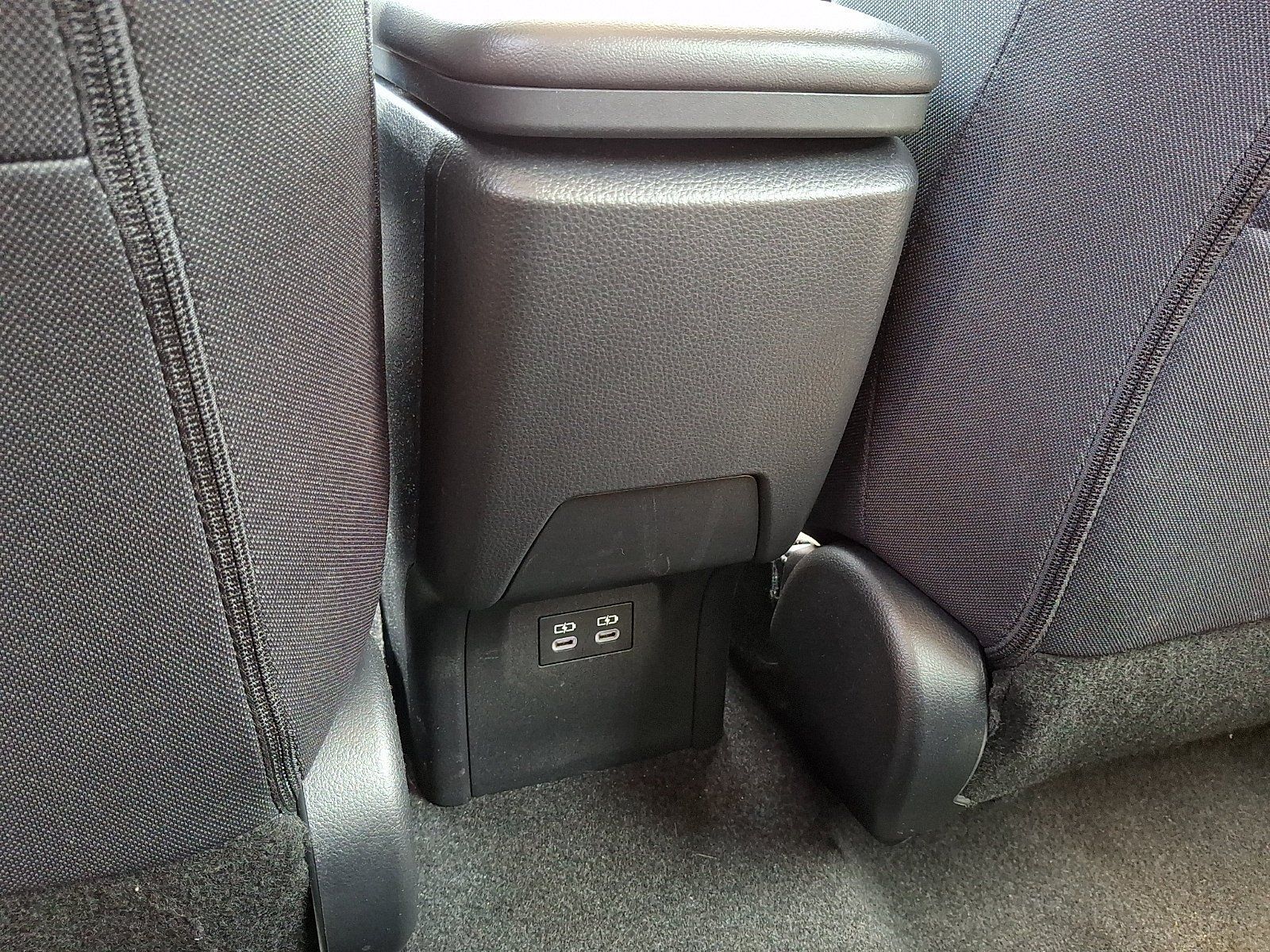 Used 2025 Toyota Prius LE FWD image 12