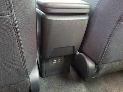Used 2025 Toyota Prius LE FWD image 12