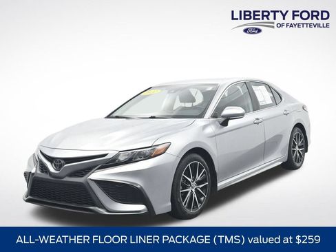 Used 2022 Toyota Camry SE FWD image 1