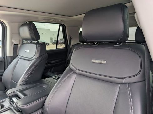 Used 2025 Ford Expedition Platinum AWD/4WD image 10