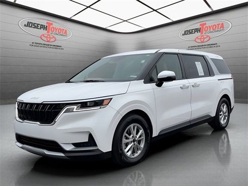 Used 2024 Kia Carnival LX image 9
