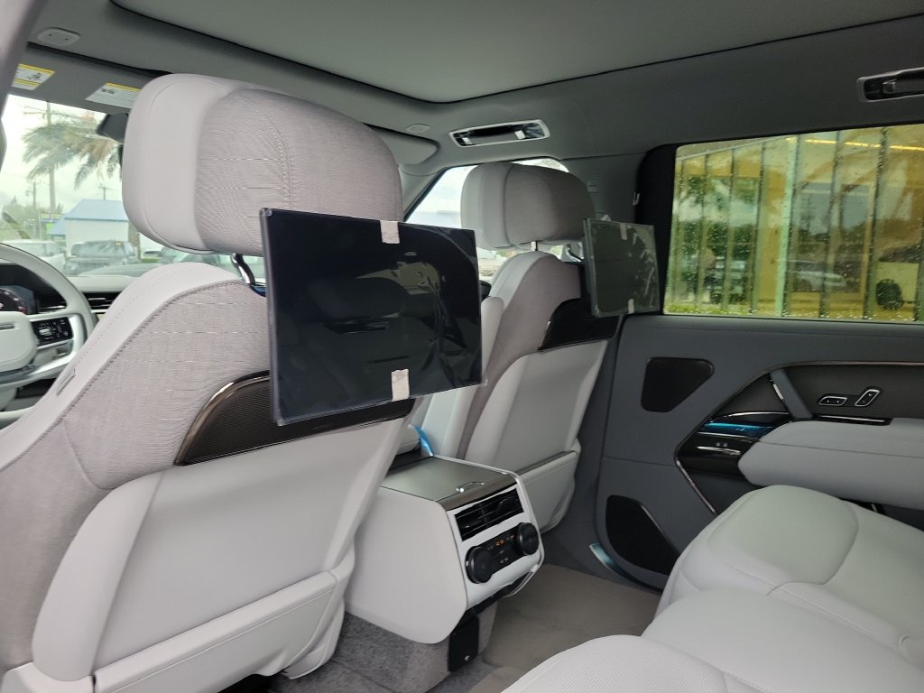New 2026 Land Rover Range Rover SV AWD/4WD image 17