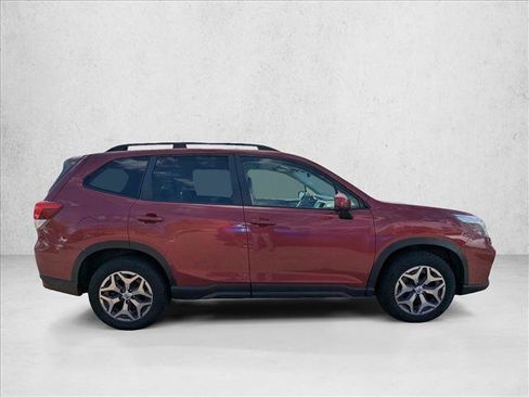 Used 2020 Subaru Forester Premium image 4