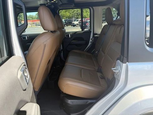 Used 2023 Jeep Wrangler Unlimited Sahara w/ Cold Weather Group AWD/4WD image 9