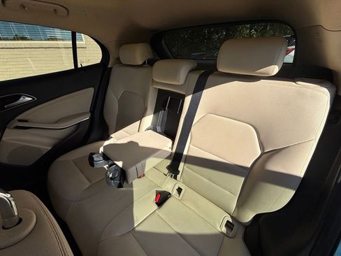 Used 2019 Mercedes-Benz GLA 250 4MATIC w/ Premium Package image 17