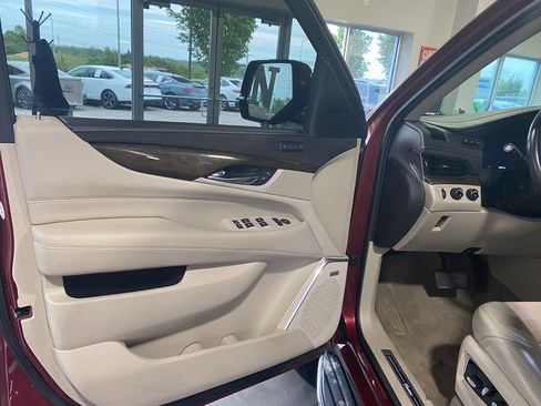 Used 2019 Cadillac Escalade Premium Luxury AWD/4WD image 9