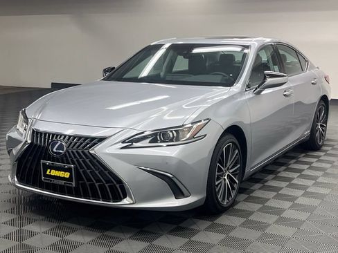 Certified 2022 Lexus ES 300h w/ Premium Package FWD image 2