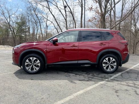 Used 2021 Nissan Rogue SV w/ Premium Package image 3