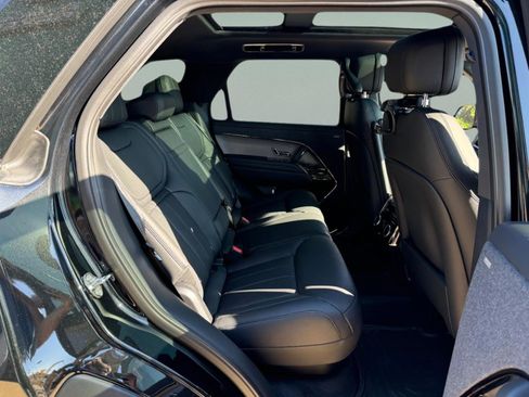 Used 2025 Land Rover Range Rover Sport SE image 10