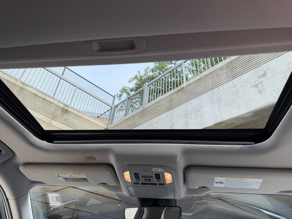 Used 2022 Toyota Highlander Limited AWD/4WD image 13