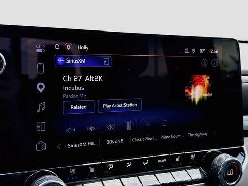 Used 2026 Chevrolet Colorado Z71 w/ Technology Package AWD/4WD image 17