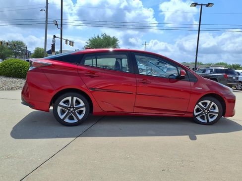 Used 2017 Toyota Prius Four FWD image 33