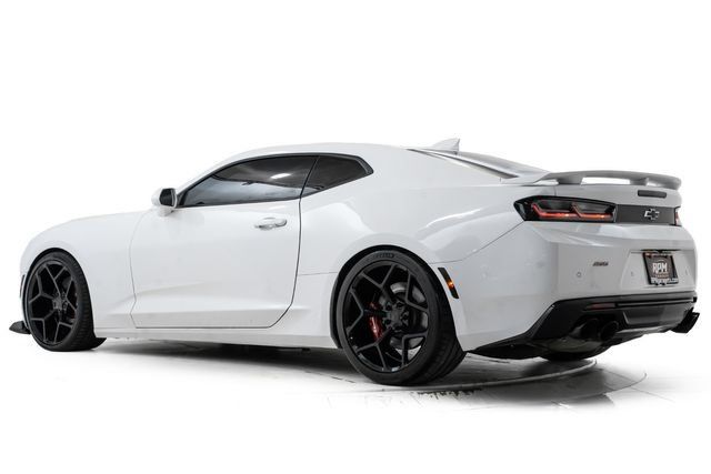 Used 2016 Chevrolet Camaro SS RWD image 9