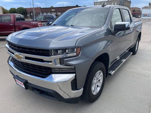 Used 2019 Chevrolet Silverado 1500 LT AWD/4WD image 1