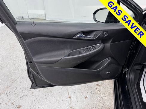 Used 2018 Chevrolet Cruze Premier image 9