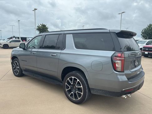 Used 2022 Chevrolet Suburban RST w/ Sport Performance Package AWD/4WD image 3