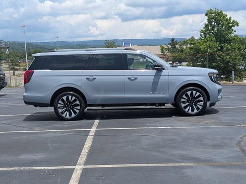 New 2026 Ford Expedition Max Platinum w/ Driver's Package AWD/4WD image 3