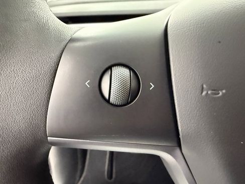 Used 2023 Tesla Model Y Long Range image 11