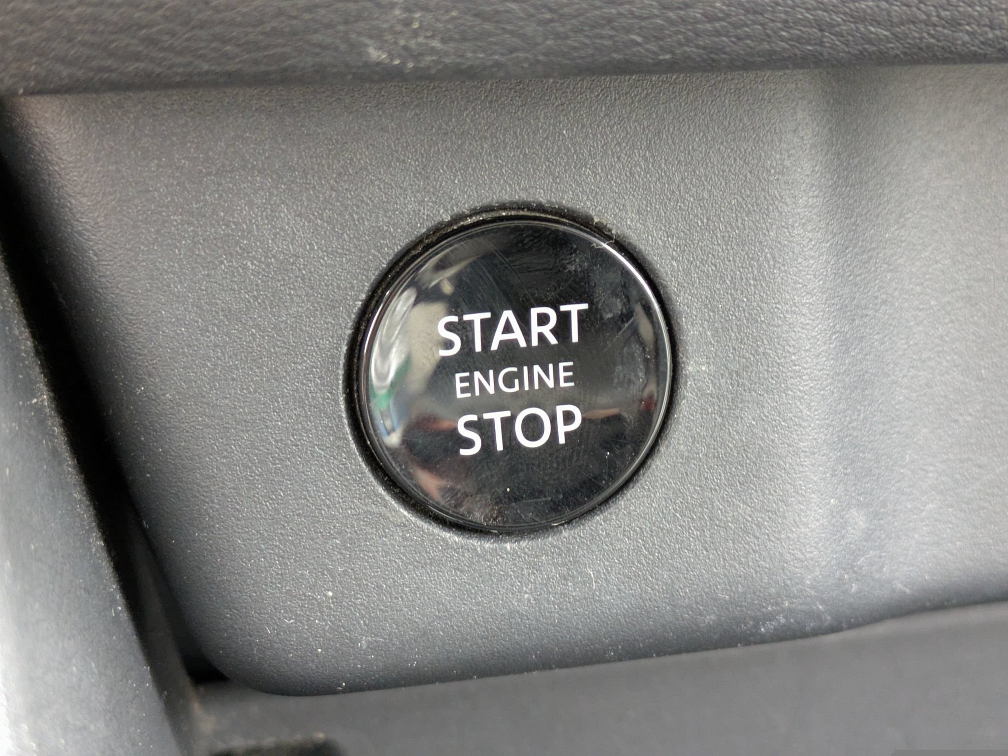 Certified 2025 Nissan Rogue SV FWD image 27