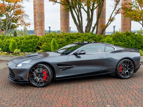 New 2025 Aston Martin Vanquish image 37