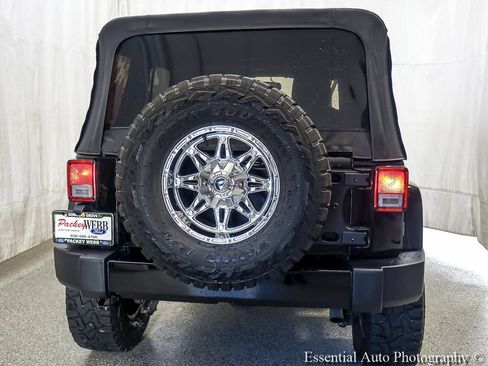 Used 2016 Jeep Wrangler Unlimited Sahara w/ Connectivity Group AWD/4WD image 6