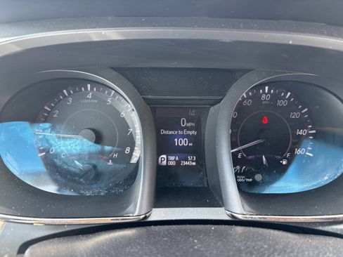 Used 2018 Toyota Avalon Limited w/ All Weather Liner Package FWD image 3