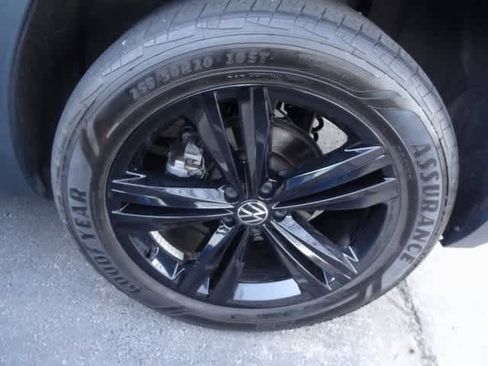 Used 2023 Volkswagen Atlas Cross Sport SEL R-Line image 12