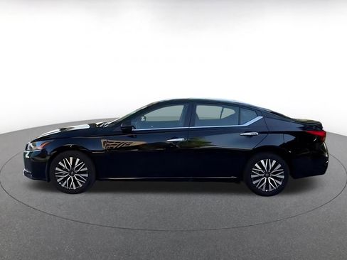 Used 2025 Nissan Altima 2.5 SV FWD image 9