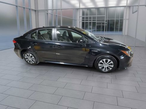 Certified 2020 Toyota Corolla LE image 3